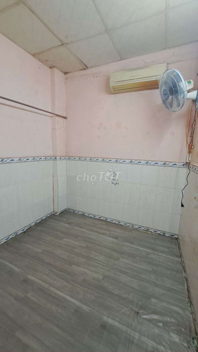 Phòng riêng cho nữ thuê máy lạnh ngay cầu Nguyễn Tri Phương, giờ tự do