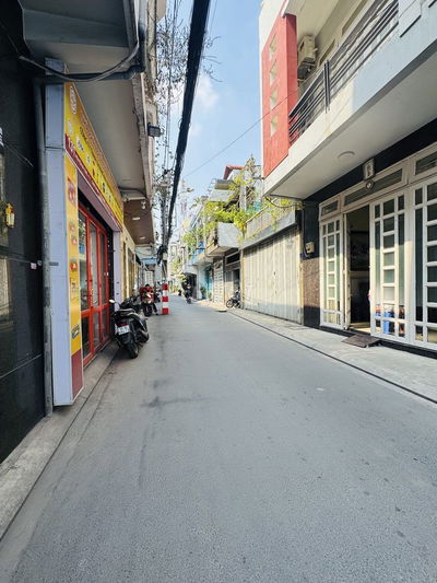 Nhà Mặt Tiền rẻ như nhà hẻm, MT Nguyễn Bá Tòng, ngay CMT8, 4.5x14m