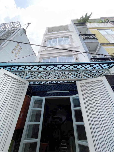 Bán nhà đẹp 4 tầng đường Phan Văn Trị giá tốt