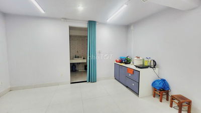 Phòng trọ mặt tiền, 35m2 ,đường Hoà Phú 8, gần Đh Sư Phạm