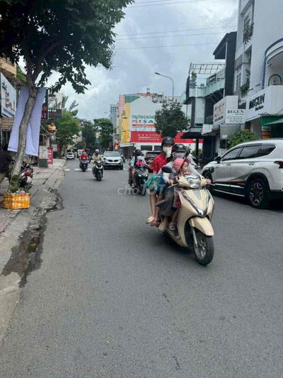 Mặt Tiền KD 4x34m (Trống Suốt) Vỉa Hè Rộng Rãi. Sầm Uất Tỉnh Lộ 10