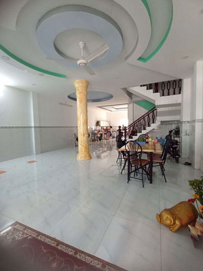 Cho thuê nhà đi bộ ra Aeon 7*16m ba lầu tầng trệt trống suốt