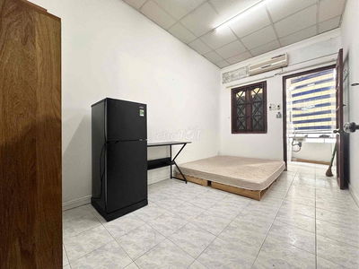 Phòng ban công tách bếp ngay công viên Lê Thị Riêng Quận 10