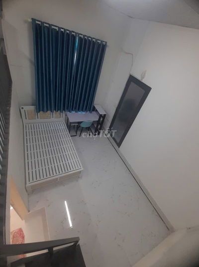 Nhà nguyên căn 82m2, 4 phòng ngủ, phòng khách rộng, sân đậu ô tô