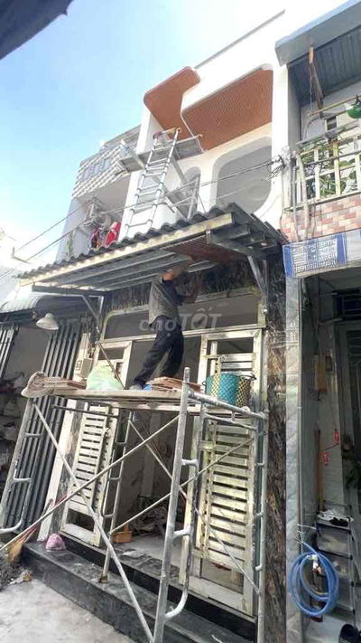 CHIẾN LƯỢC 30m2 - HẺM XE HƠI - KHU DÂN TRÍ - NHÀ MỚI XÂY 3 TẦNG BTCT -