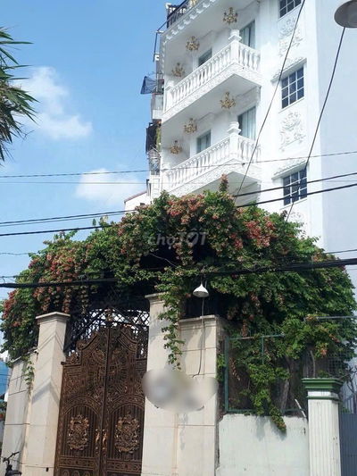 Cho thuê nhà 2MT Lê Trực- Hoàng Hoa Thám 9x10m 3 lầu 3pn 4wc giá 28 tr