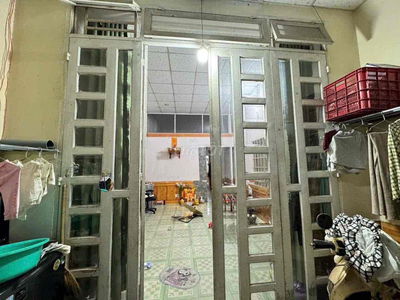 Bán nhà cấp 4 , có 2 phòng ngủ cách chợ dĩ an 1 tầm 200 m