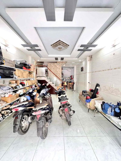 Nhà 4x13 2 Lầu 3 Phòng Ngủ Đường Mã Lò (Đang Sơn Mới)