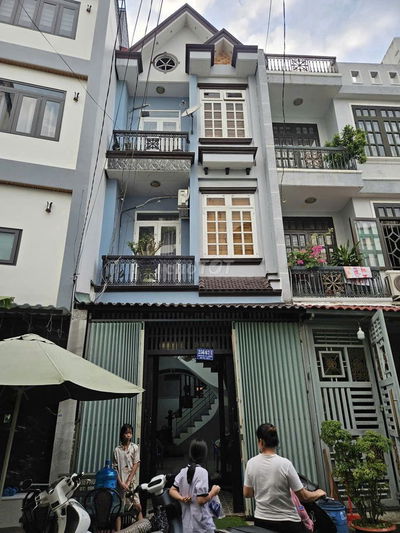 Cho thuê Nhà 3 lầu 162m2, 3 phòng ngủ, 1 phòng khách, Phan Huy Ích