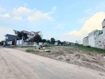 Cần bán gấp đất kênh bà điểm rộng 30m 1 xẹc