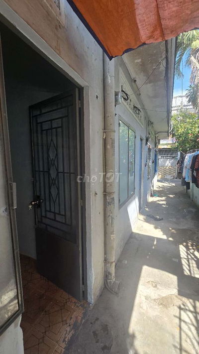 Cho thuê phòng trọ diện tích 18m² có gác lửng. Đường Phạm Văn Đồng P.3