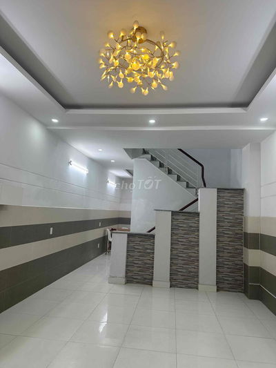 nhà 2 lầu sân thượng hem 115 Phạm Hữu Lầu 3PN3WC