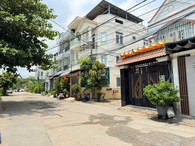 Bán nhà gần Vincom -Lê Văn Việt Q9 - 52M2- 4Tầng- Đường 8m-Ôtô Vào Nhà