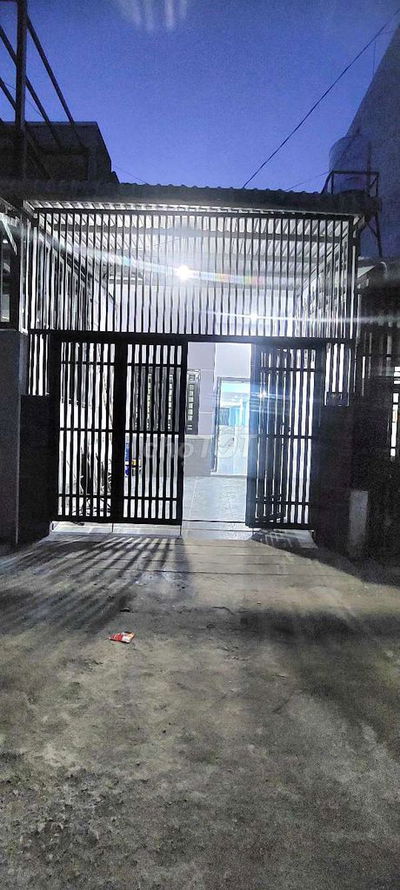 Cho thuê nhà tx 52 q12 dt 4×18 2p ngủ sân xe hơi giá 6tr2