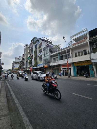 CHUNG CƯ MẶT TIỀN TRẦN HƯNG ĐẠO - 110M2 -  3PN, 2WC, BẾP, PK- 2.6 T.