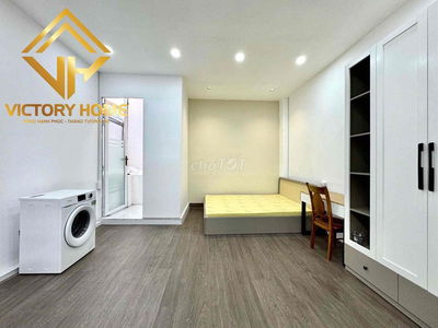 Căn Hộ studio ban công cửa sổ siêu thoáng nội thất mới