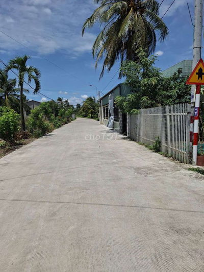 399 Triệu/500m2 Đất Vườn Gần Thị Trấn Tân Trụ. Đường Xe Hơi