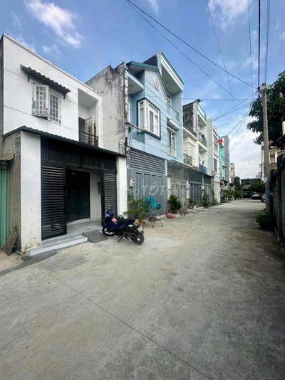 NHÀ GẦN CAO ĐẲNG ĐIỆN LỰC. TRỆT LẦU 2PN 2WC ( XE HƠI ĐỖ CỬA )