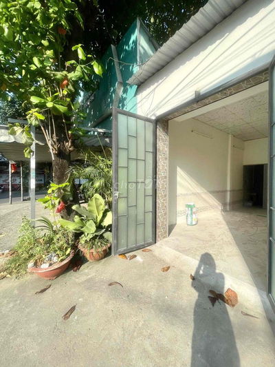 Mặt bằng kinh doanh giá rẻ có phòng riêng ở lại