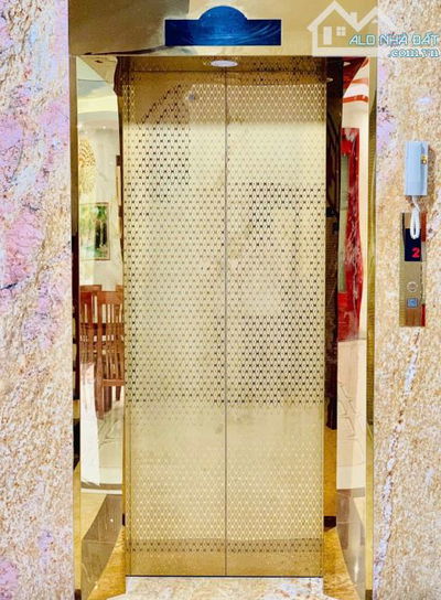 Cho thuê nhà 12 phòng ngủ VIP full nội thất gỗ sịn sò có thang máy đường chính giá 60 triệ