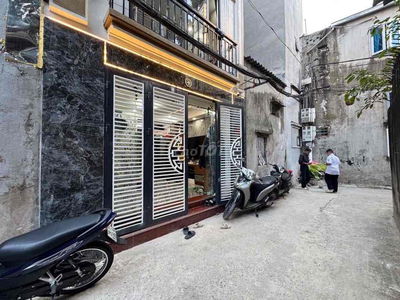 BÁN GẤP NHÀ LĨNH NAM 8,5TỶ/-ÔTÔ ĐỖ CỬA-MẶT TIỀN KHỦNG-VÀI BƯỚC RA PHỐ