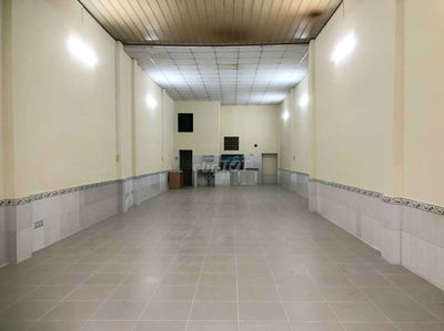 Cho thuê nhà nguyên căn dt 6×20 trống suốt. Mặt tiền đường lớn