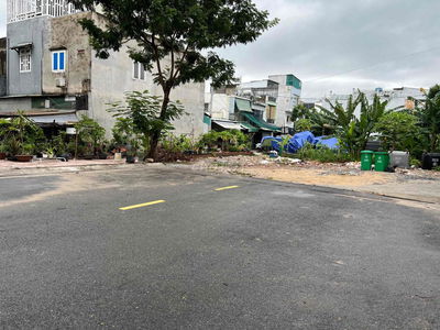 Góc 2 MT vị trí đẹp, đối diện Hồ bơi Huy Hoàng Gia (bự 1 Q Bình Tân)