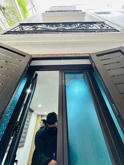 Nhà 7 tầng thang máy , 3 gác đỗ tận cửa , ngõ vũ thạch , hào nam