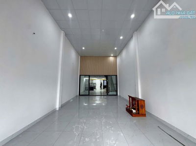 Mặt tiền Hoà Xuân, làm văn phòng hay ở đều được. Giá tốt trong khu vực