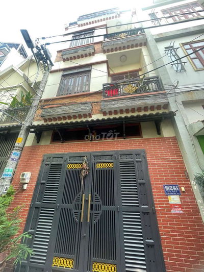 Nhà hẻm rộng xe hơi đậu của