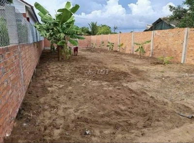 Nhà bể nợ cần bán gấp miếng đất