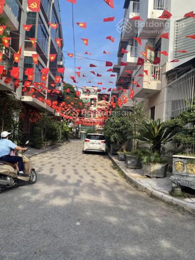 Gia đình tôi cần bán nhanh căn nhà 73m2 trong ngõ 175 Định Công, đường ô tô tránh, vỉa hè 2 bên