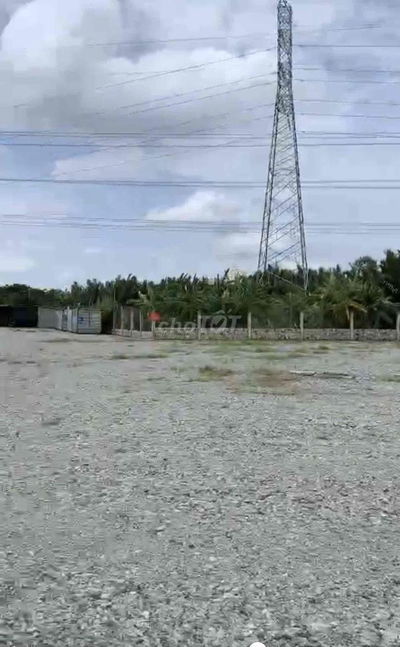 cho thuê mặt bằng (21x20) và đất trống quận 7 ( 1.000m2)