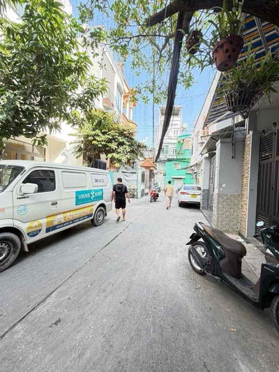 BÁN NHÀ NGAY CHỢ TRẦN VĂN QUANG-3 TẦNG BTCT-HẺM THÔNG THOÁNG