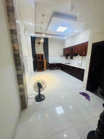 Chính chủ cho thuê nguyên căn ngay Aeon Mall 4x16m, 3 lầu 4pn 3wc mới