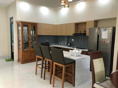 Nhà 2 tầng 4pn nội thất đầy đủ gần bãi tắm Non Nước