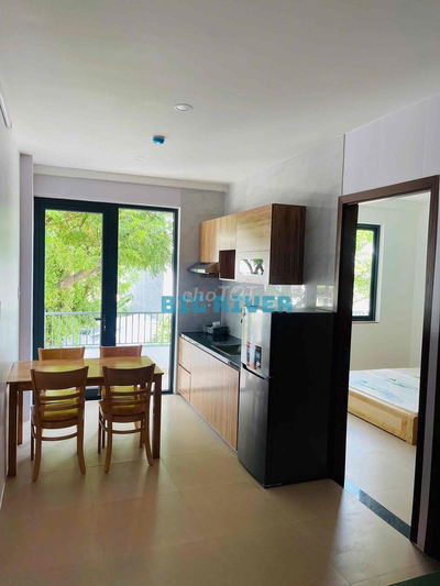 Căn hộ 1 phòng ngủ, rộng 45m2, có ban công, Trống sẵn