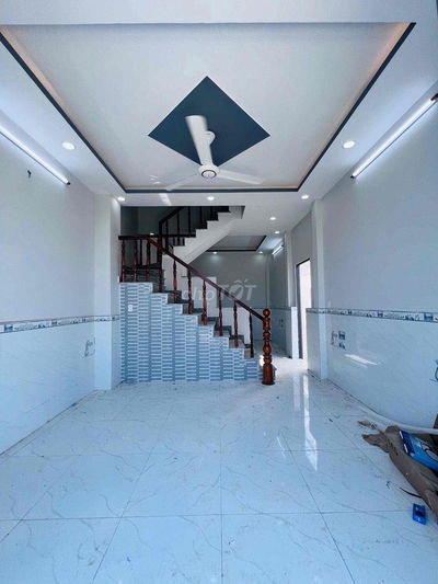 Nhà mới ngay ngã 3 Mỹ Hạnh, giá hơn 450 triệu sở hữu nhà, nhà gần chợ