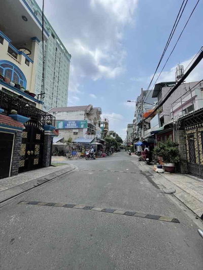 BÁN GẤP NHÀ NGAY ĐẦM SEN-HẺM XE HƠI THOÁNG-BTCT 2 TẦNG KIÊN CỐ-CHỈ 4T