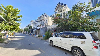 Nhà Phố 2 mặt tiền siêu đẹp KDC cao cấp