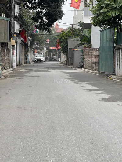 Bán Đất DT 80m2 SẴN NHÀ CẤP 4 - OTO ĐỖ CỬA - 5 PHÚT LÊN CẦU NHẬT TÂ