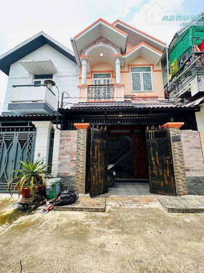 Cô Bình bán căn nhà lầu mặt đường kinh doanh , đang cho thuê 12tr/tháng