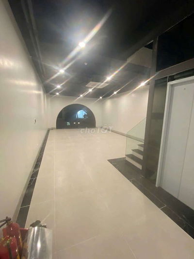 Cho thuê shophouse 5 tầng diện tích 500 m giá 35 triệu Vinhomes GL