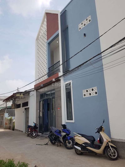 NHÀ 1 LẦU 2PN CÓ MÁY LẠNH HẺM Ô TÔ TRẦN NAM PHÚ