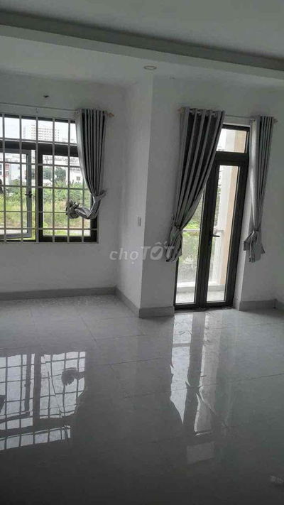 Cho thuê nhà phố phạm hữu lầu . Giá 20 tr nhà mới