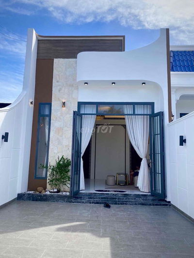 Nhà mới xây gần cửa 5 Chợ Long Hoa