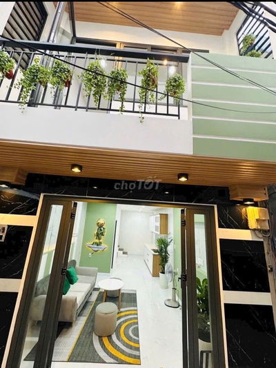 Nhà mới xây gần ngã tư ga,Q12 789tr