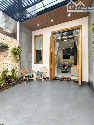 NHÀ MỚI 3 TẦNG FULL NỘI THẤT , kiệt trước nhà 7m Đ. LÊ ĐÌNH LÝ , gần sân bay