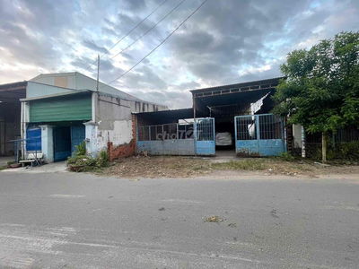 cần bán đất chính chủ mặt tiền 152m2(5.5x28m) giá 3tỷ 950tr