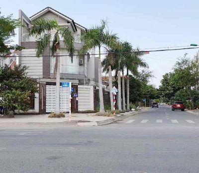 Cho thuê Biệt thự góc 2 mặt tiền Khu Ao Sen Tên Lửa, sát bên Aeon BT